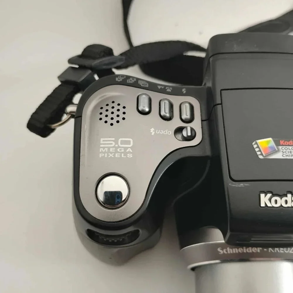 Kodak EasyShare DX7590 5.0MP Digital Camera – 10x Optical Zoom – Tested w/ Case